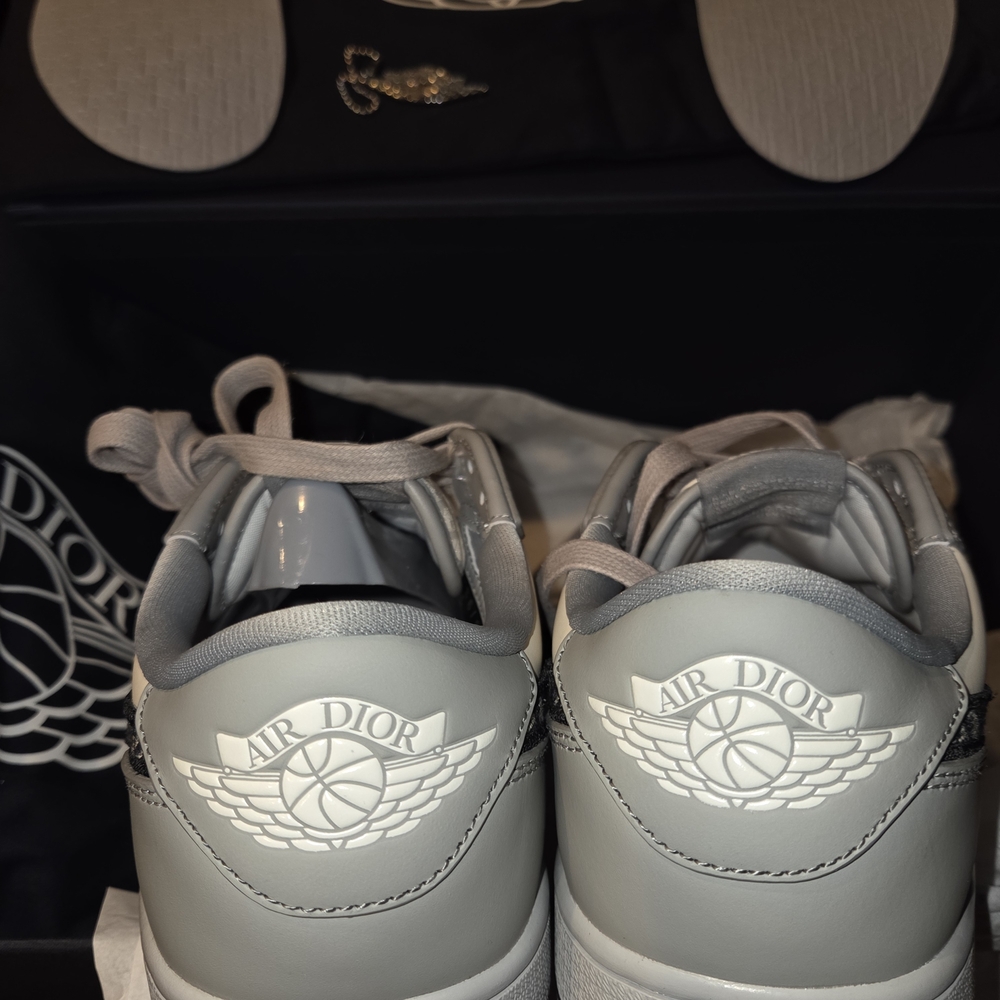 Jordan 1 Retro Low Dior Sneakers - Picture 6 of 7